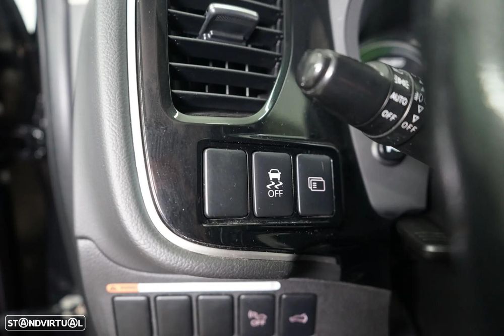 Mitsubishi Outlander 2.0 4WD Plus - 31