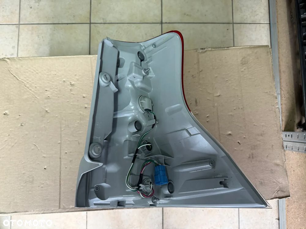 Reflektor / lampa tylna Land Cruiser 150 - lewa strona - oryginalne - 2