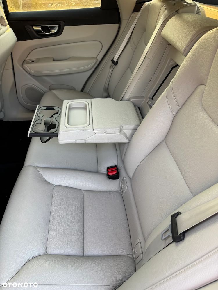 Volvo XC 60 B4 D AWD Inscription - 8