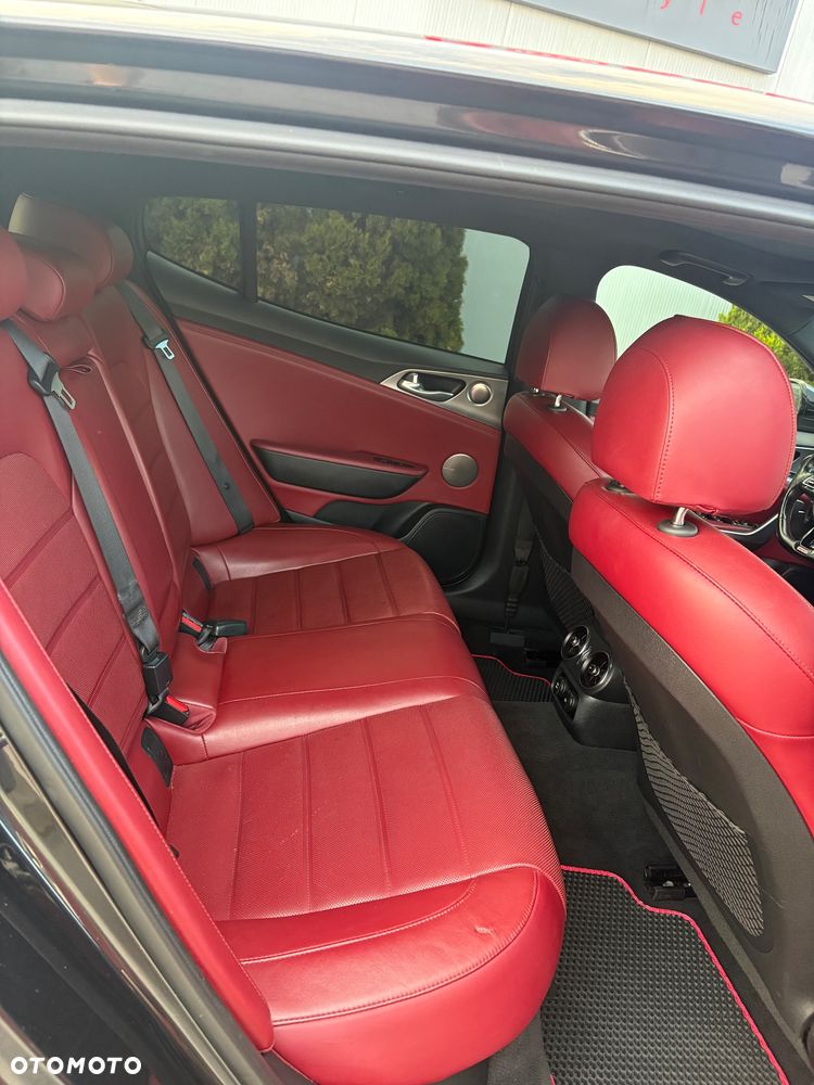 Kia Stinger 3.3 T-GDI AWD GT - 12