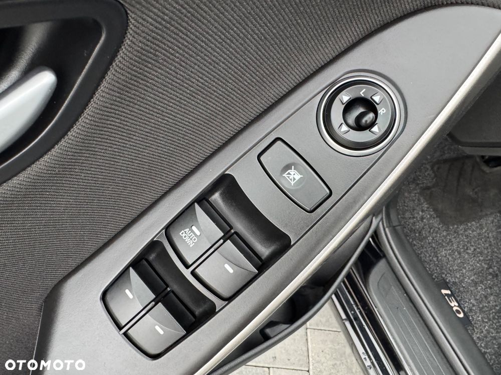 Hyundai i30 blue 1.4 YES Silver - 19