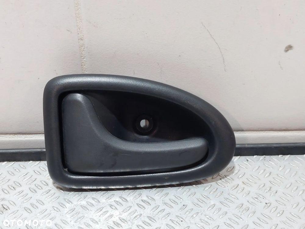KLAMKA DRZWI WEWNĘTRZNA LEWY PRZÓD RENAULT TRAFIC III 3 R2016 NR 7700423887 - 1