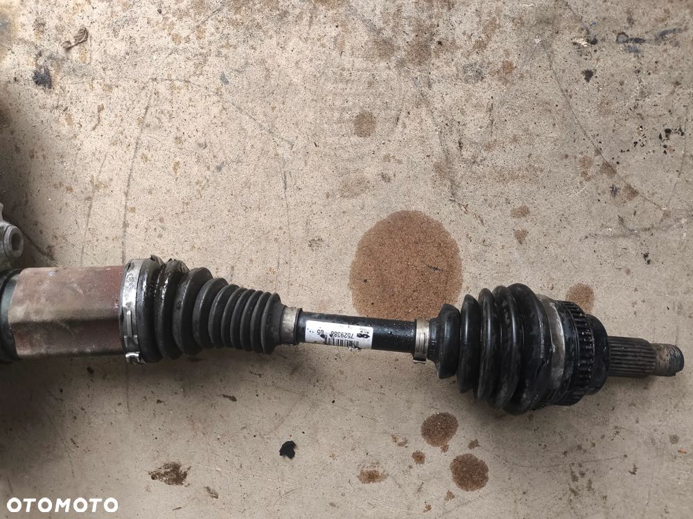 BMW E90 E91 XDRIVE PÓŁOŚ PRAWA 7529388 - 2