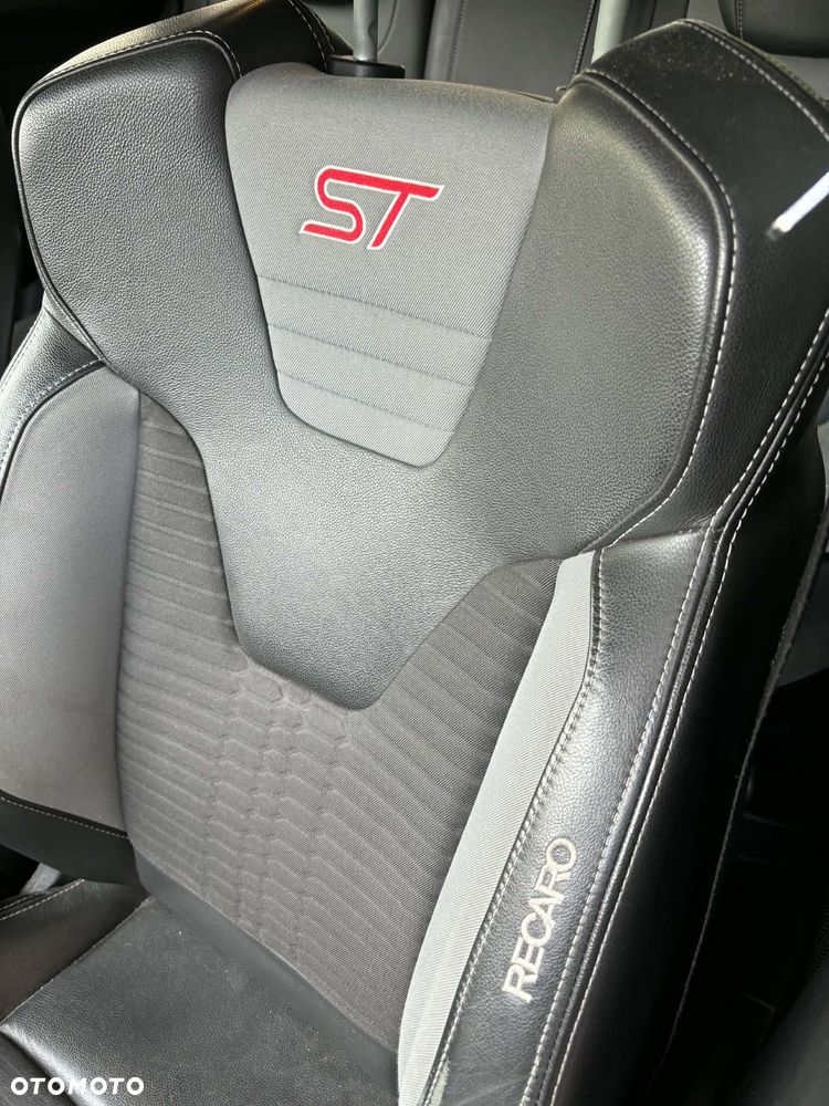 Ford Focus ST - 10