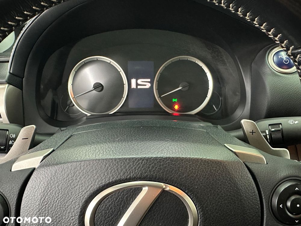 Lexus IS ver-300h-style-edition - 17