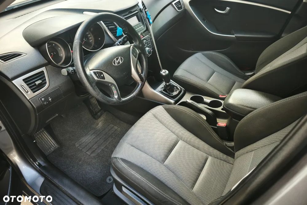 Hyundai i30 1.6 CRDi Comfort EU5 - 11