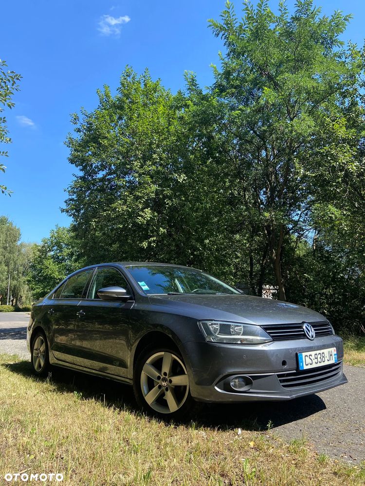 Volkswagen Jetta - 2