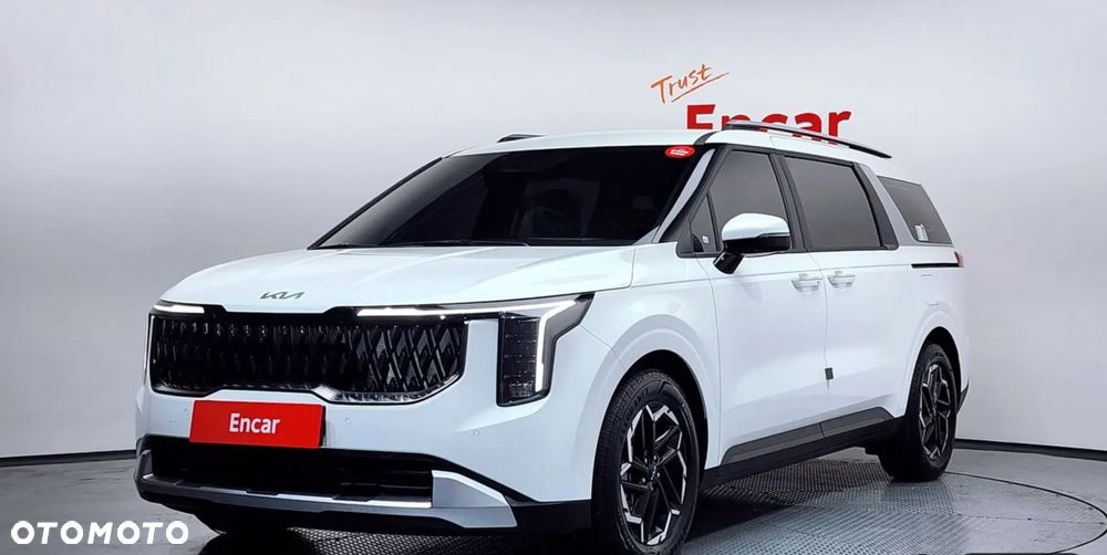 Kia Carnival - 2