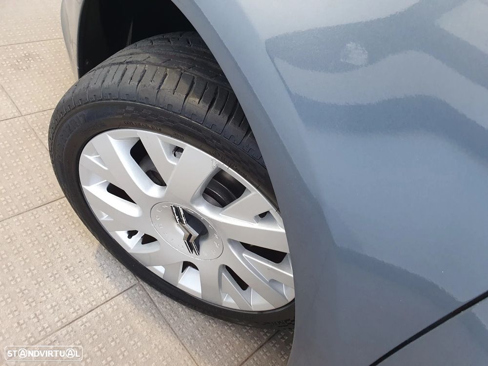Citroën C4 1.6 HDi SX - 17