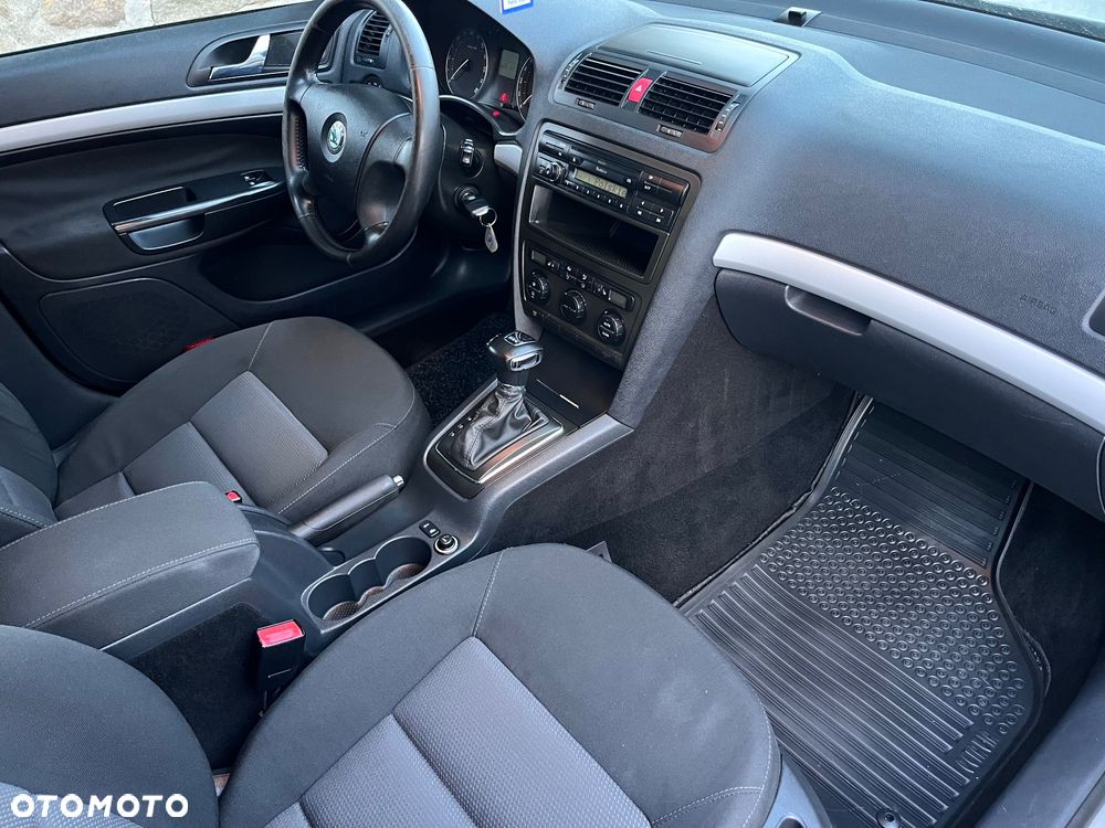 Skoda Octavia 1.9 TDI DPF DSG Ambiente - 24