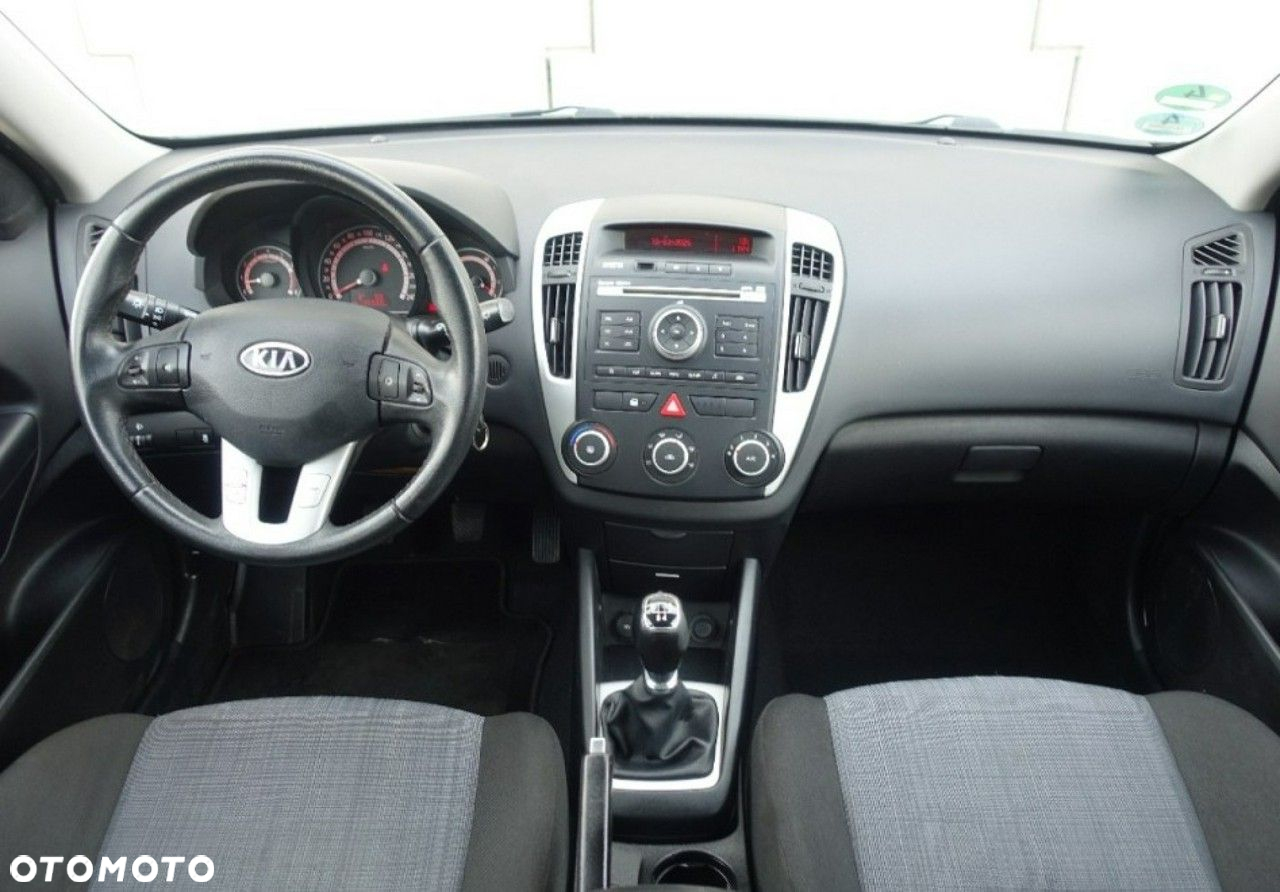 Kia Ceed - 16