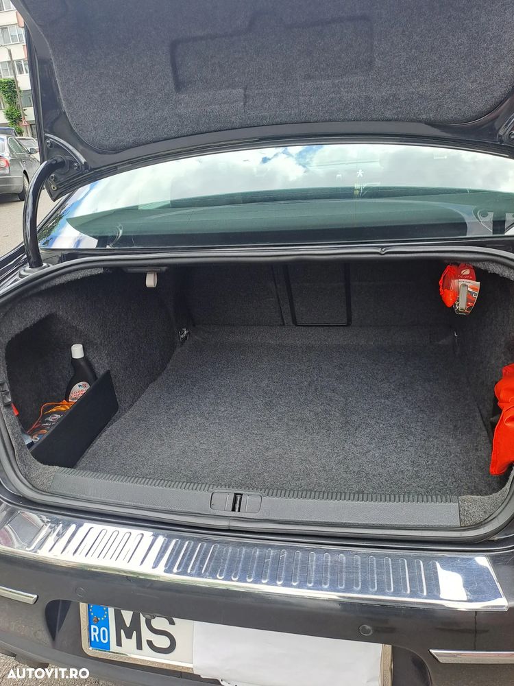 Volkswagen Passat 2.0TDI Sportline DPF DSG - 13
