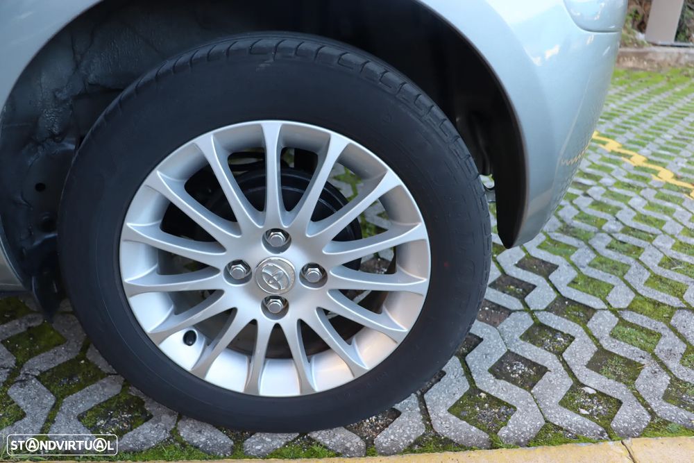 Toyota Yaris 1.3 VVT-i Sol High Pack VSC+TRC - 41