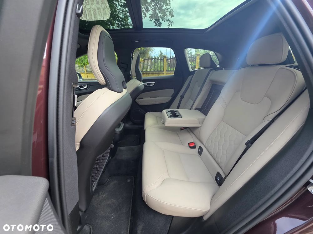 Volvo XC 60 B5 B AWD Plus Dark - 23