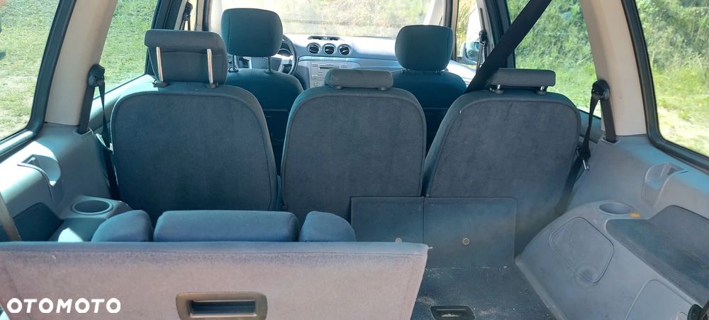 Ford Galaxy 2.0 Ghia - 12