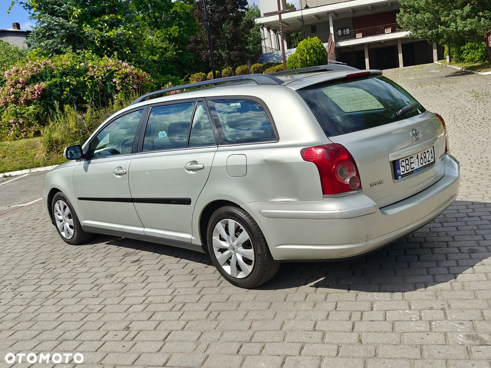 Toyota Avensis 2.0 D-4D Premium - 15