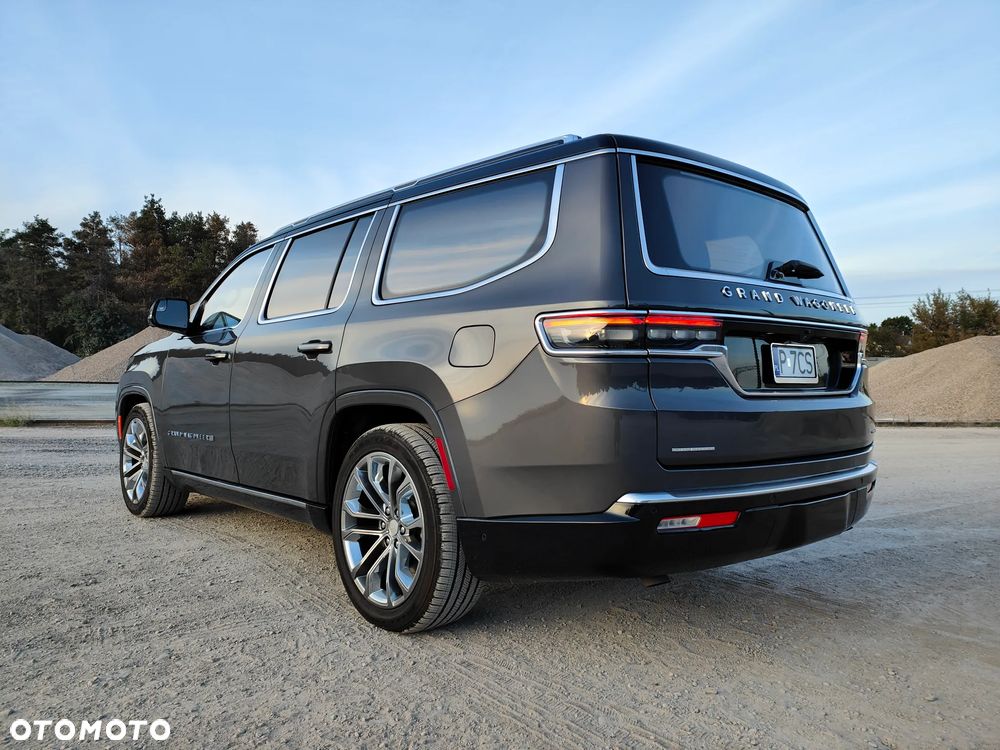 Jeep Grand Wagoneer - 12