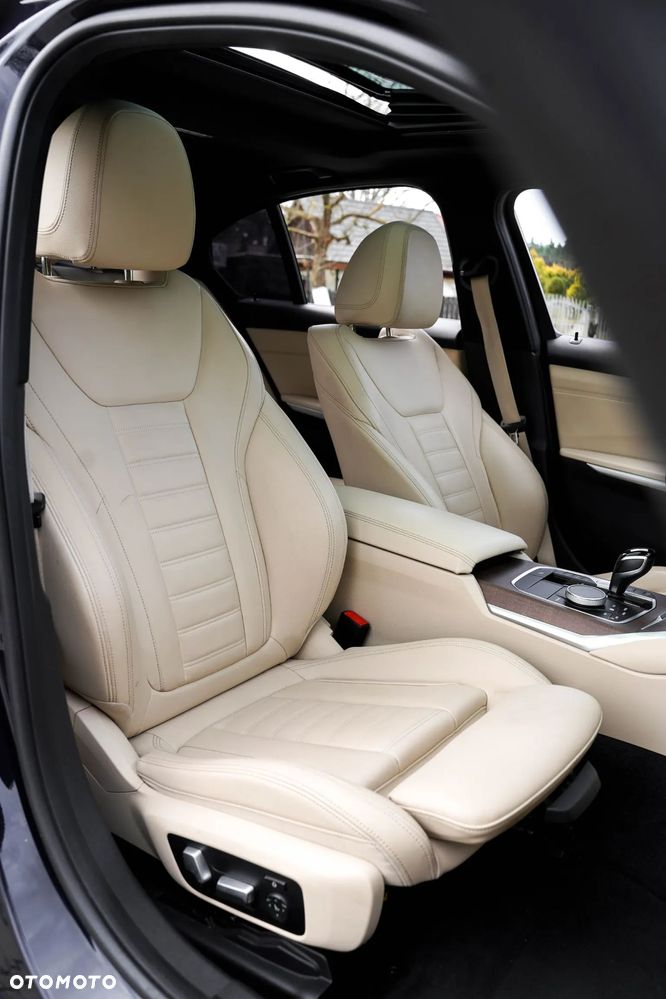 BMW Seria 3 330d xDrive mHEV M Sport - 39