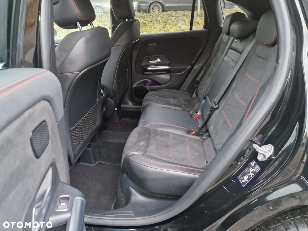 Mercedes-Benz GLA - 13