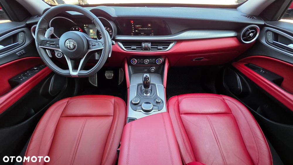 Alfa Romeo Stelvio 2.0 Turbo 16V AT8-Q4 Veloce Ti - 18