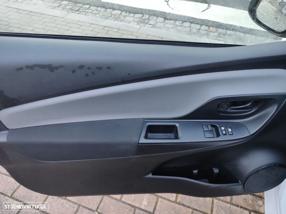 Toyota Yaris 1.0 VVT-i - 11