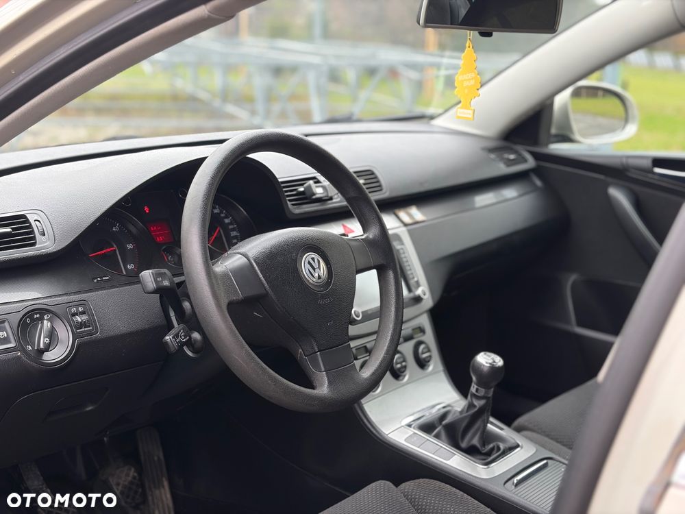 Volkswagen Passat 2.0 TDI Comfortline - 8