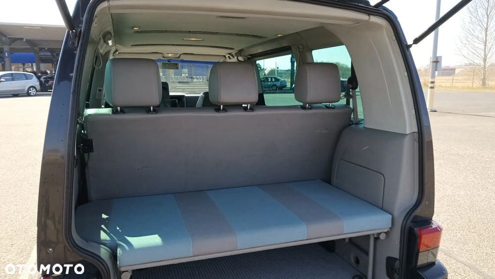 Volkswagen Multivan - 32