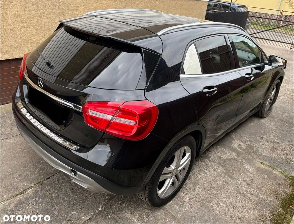 Mercedes-Benz GLA - 13