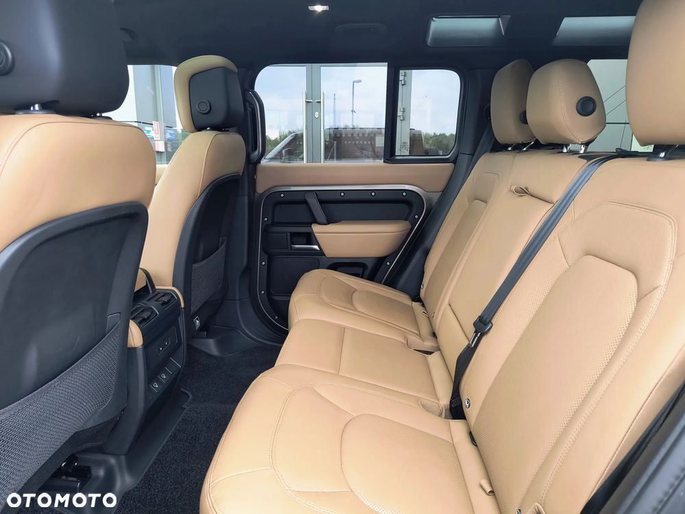 Land Rover Defender - 20
