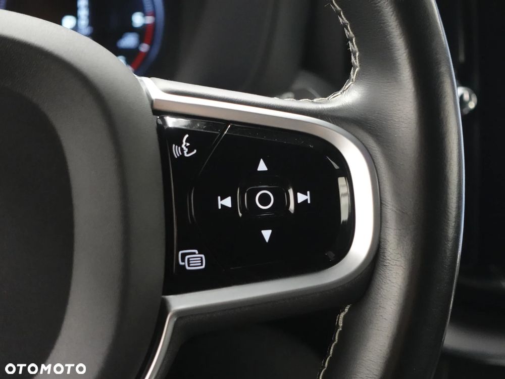 Volvo XC 60 B4 D AWD R-Design - 39