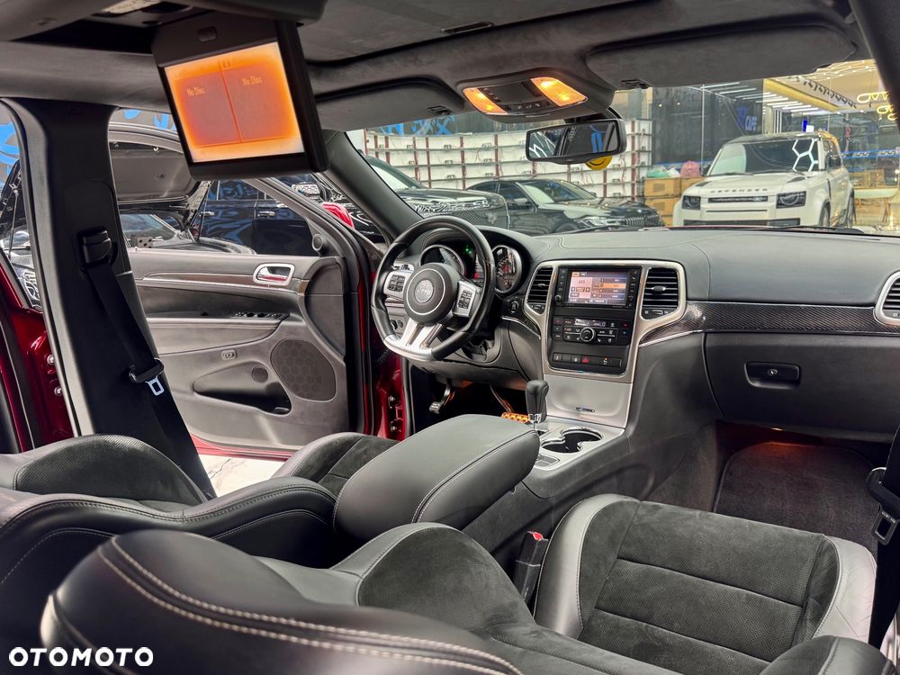 Jeep Grand Cherokee - 30