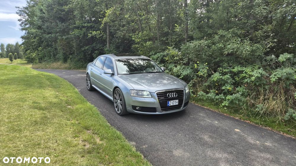 Audi A8 4.2 L Quattro - 15