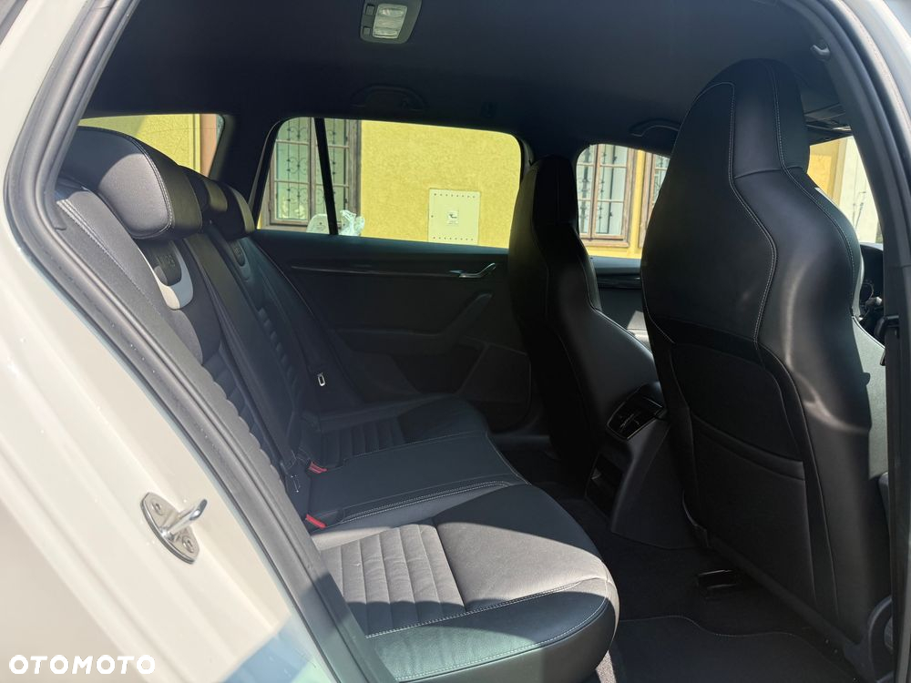 Skoda Octavia Combi 2.0 TDI DSG RS - 29