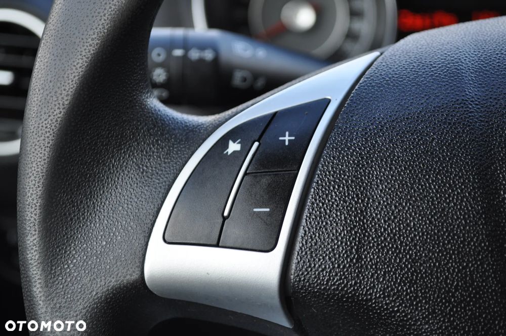 Fiat Punto 1.2 Young - 23