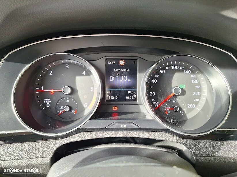 VW Passat Variant 2.0 TDi Business DSG - 17