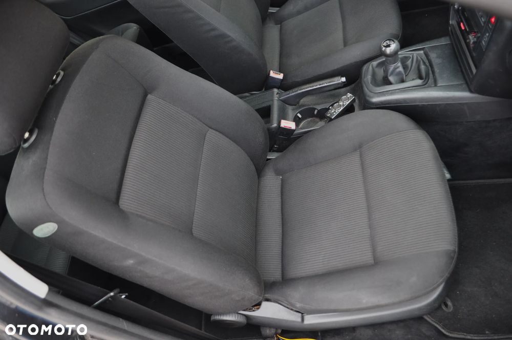 Volkswagen Passat 1.6 Comfortline - 23