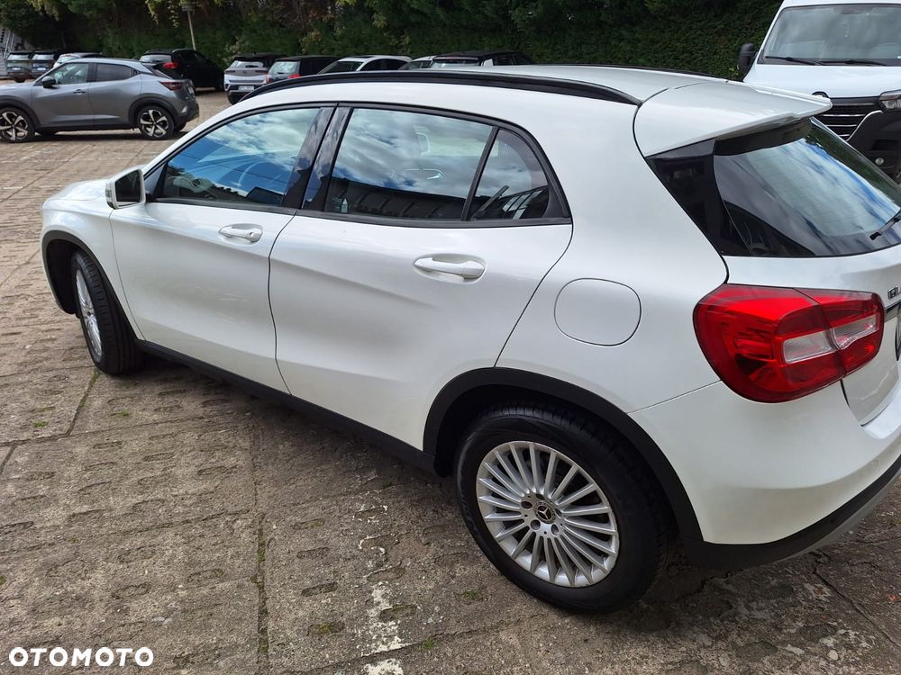Mercedes-Benz GLA 180 Urban - 15
