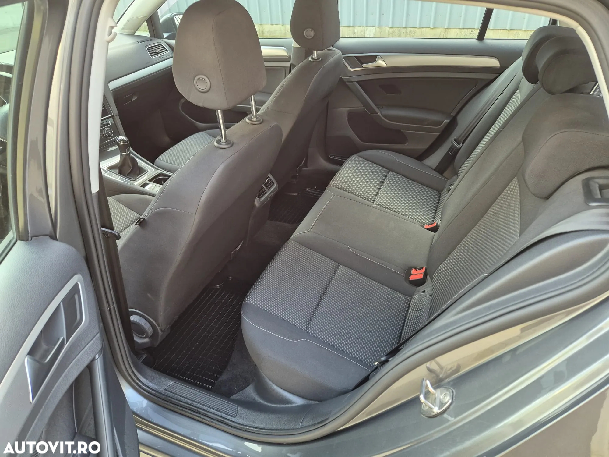 Volkswagen Golf - 6