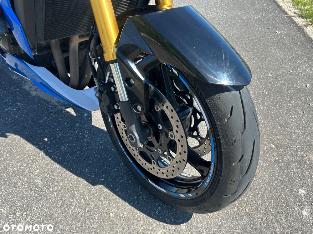 Suzuki GSR - 17