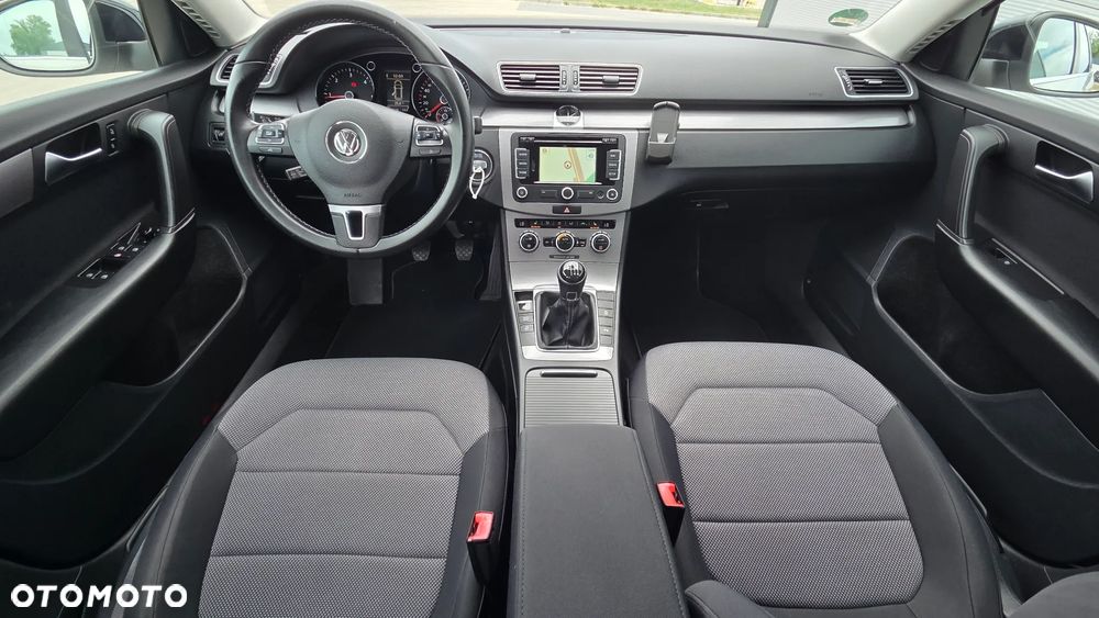 Volkswagen Passat Variant 2.0 TDI BlueMotion Technology DPF Comfortline - 6