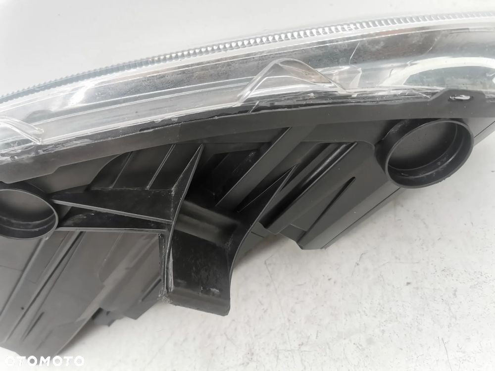 Lampa przednia prawa Ford Fiesta Mk7 Lift - 7