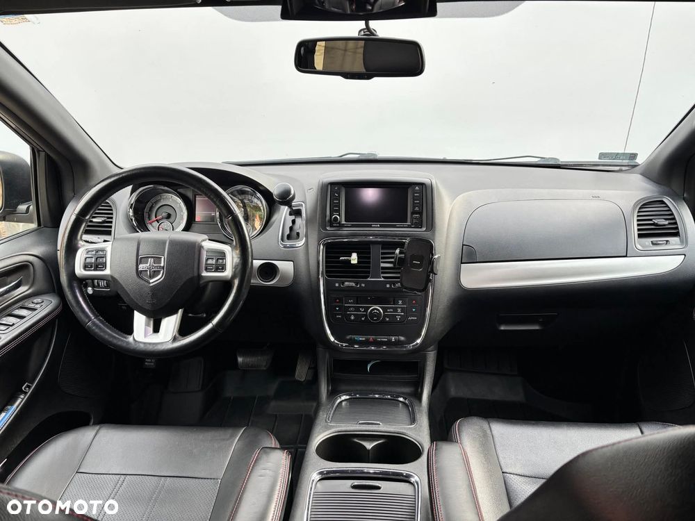 Dodge Grand Caravan - 5