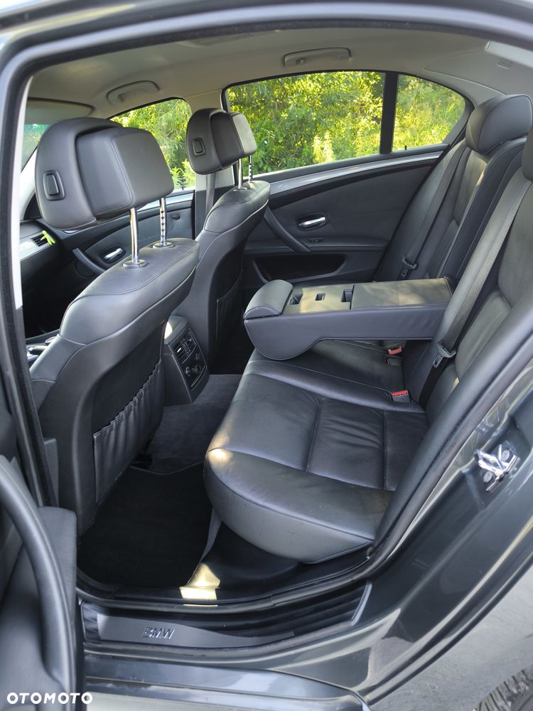 BMW Seria 5 525xi Touring - 14