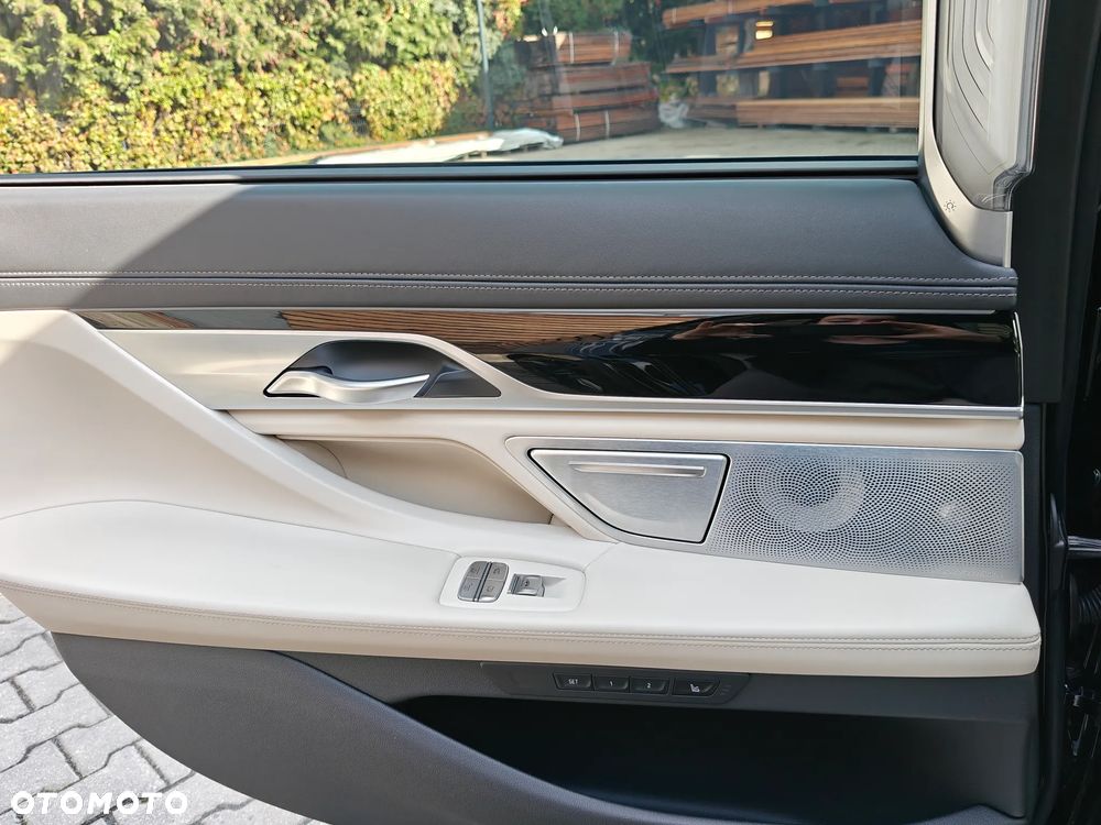 BMW Seria 7 M760Li xDrive - 29