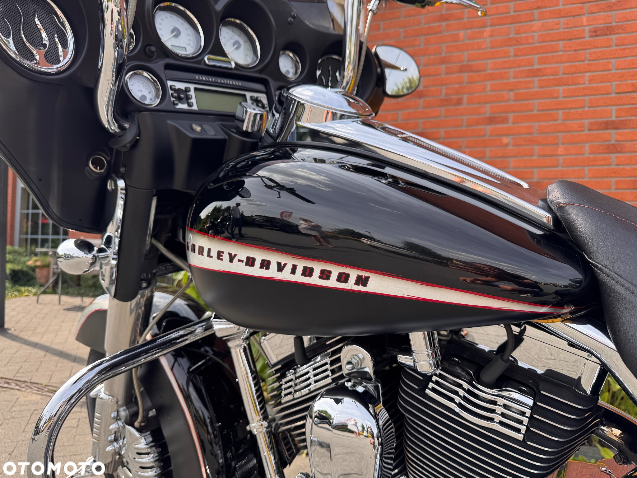 Harley-Davidson Touring Street Glide - 11