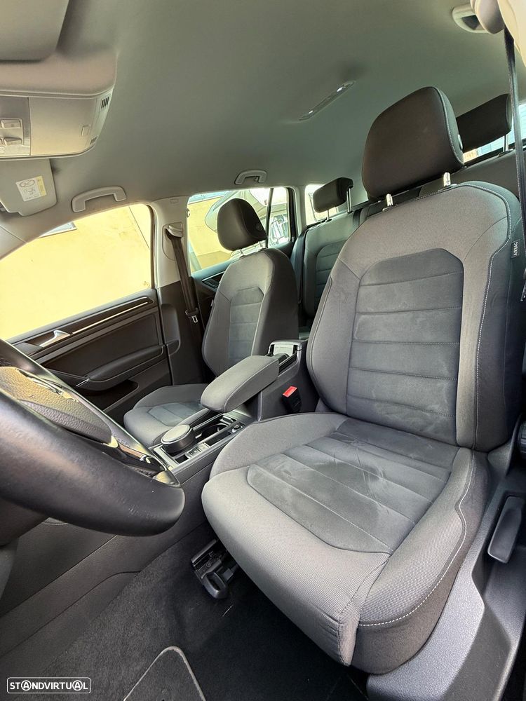 VW Golf Variant 1.6 TDi Highline DSG - 39