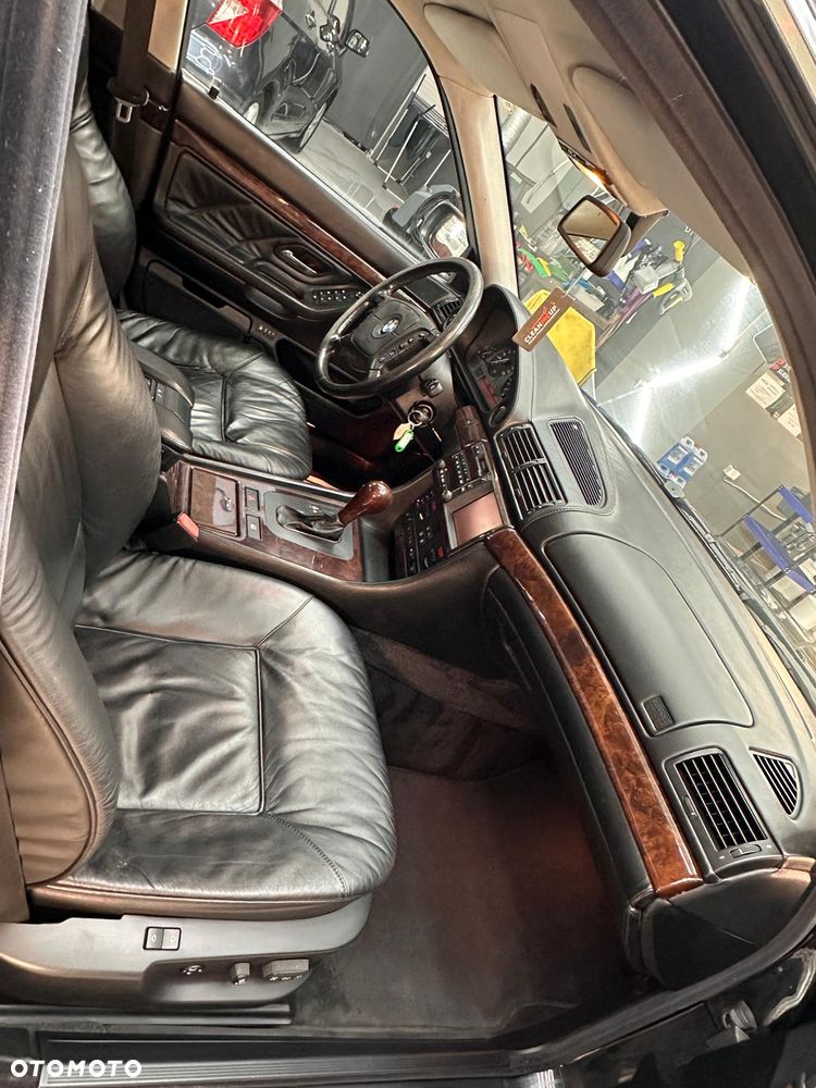 BMW Seria 7 750i - 11