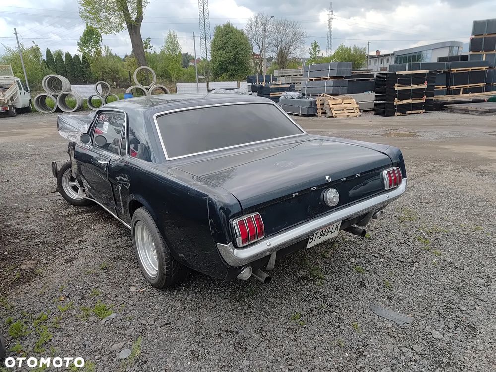 Ford Mustang - 4