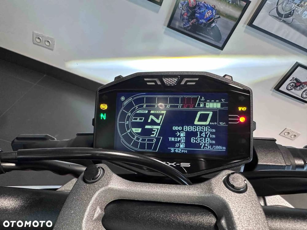 Suzuki GSX - 7