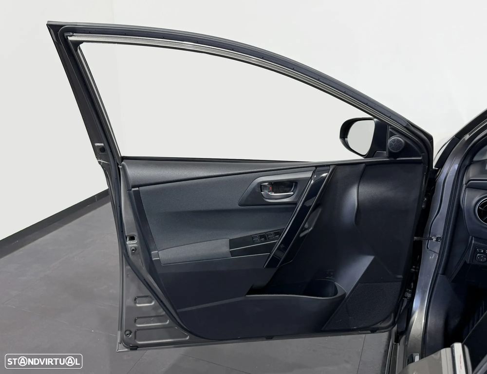 Toyota Auris Touring Sports 1.8 HSD Exclusive+Navi - 17